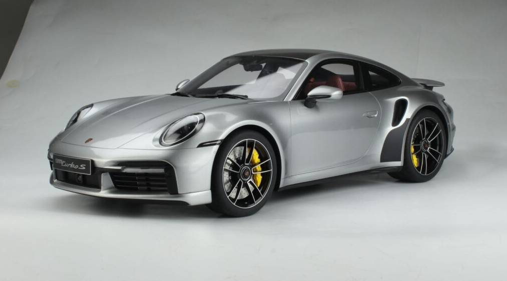 Porsche 911 (992.1) Turbo S 2020 Zilver - 1:8